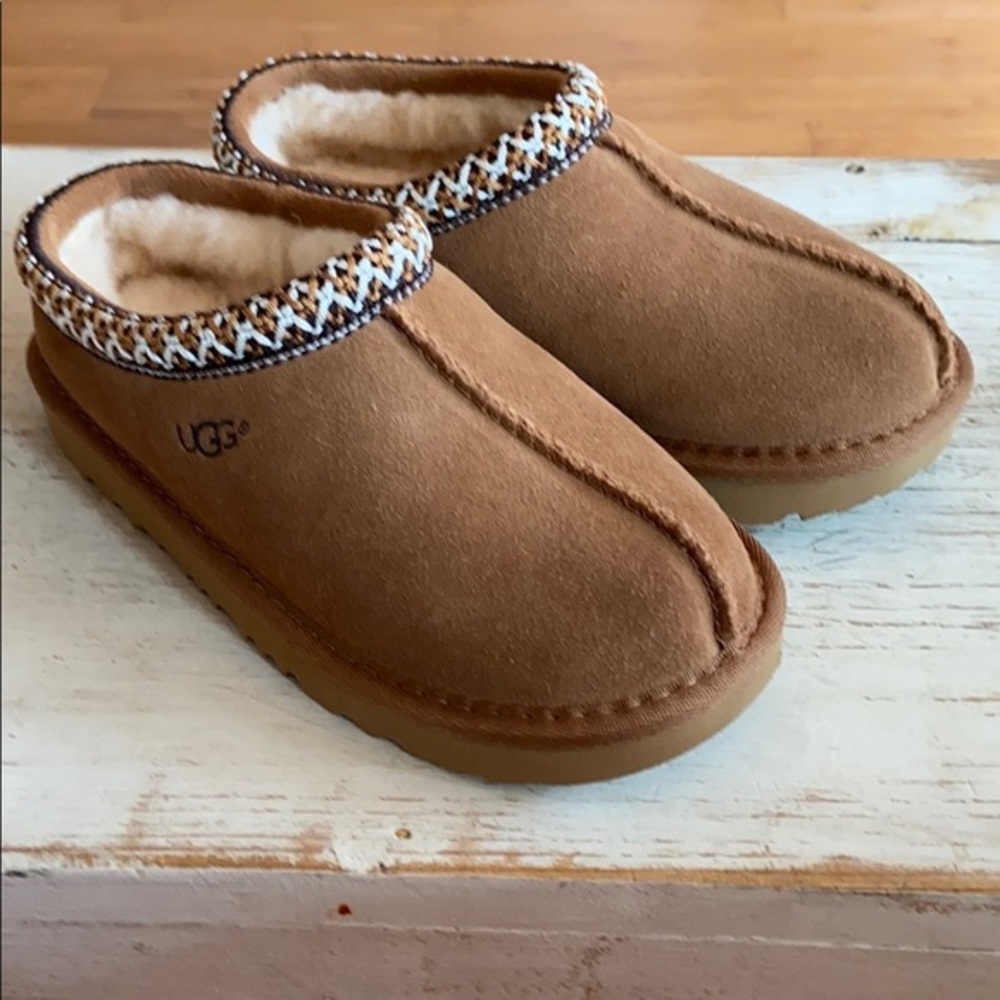 Ugg Tasmans Chestnut Size 9 NWT
